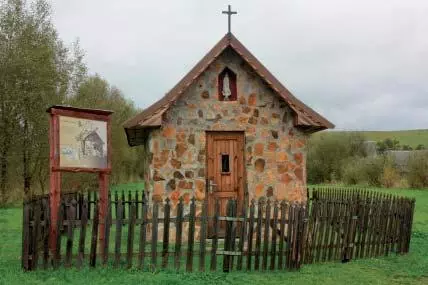 Kapliczka Matki Boskiej (pańszczyźniana) w Czarnej Dolnej